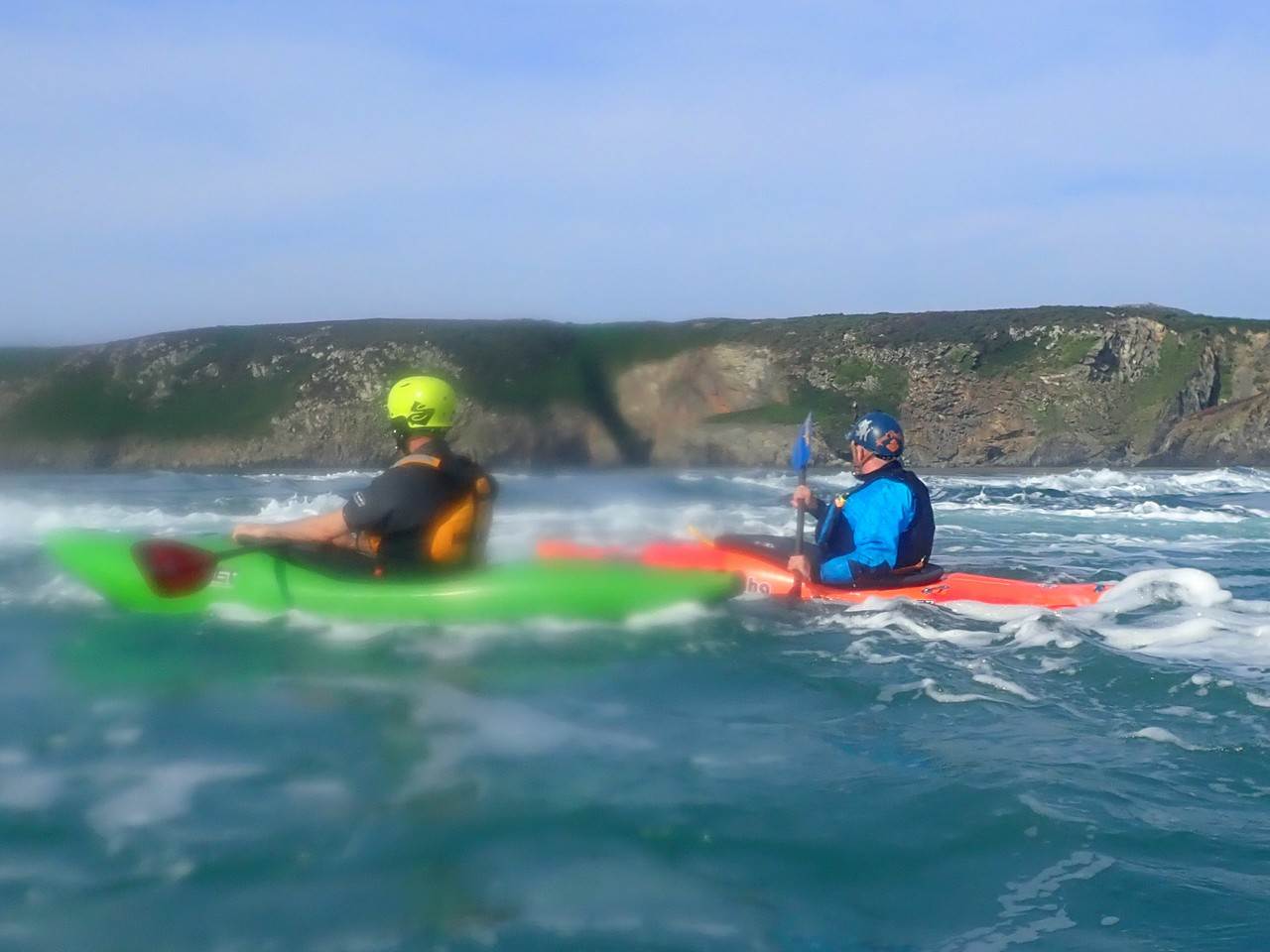 A group of people kayaking
Description automatically generated with low confidence