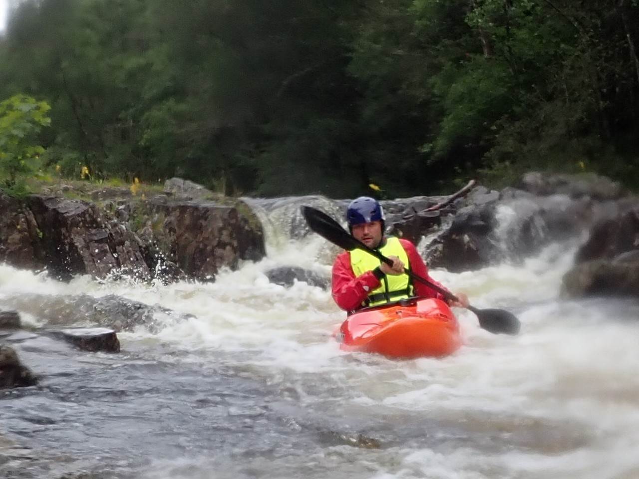 A person in a kayak in a river
Description automatically generated with low confidence
