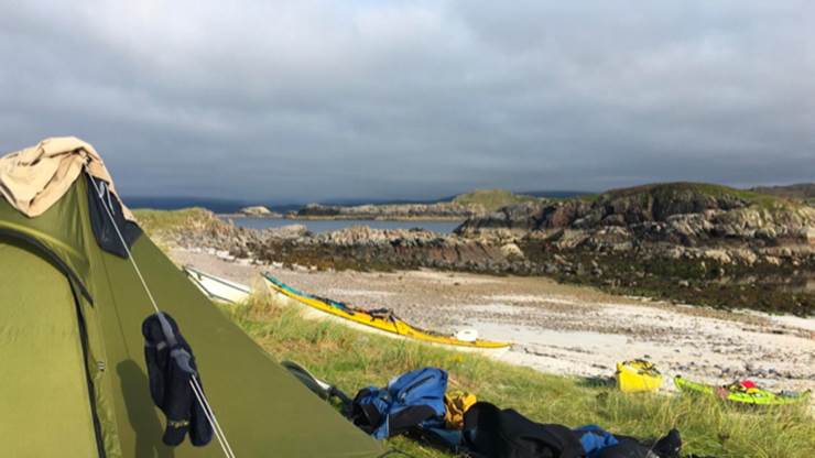 A picture containing sky, grass, outdoor, cloudy

Description automatically generated