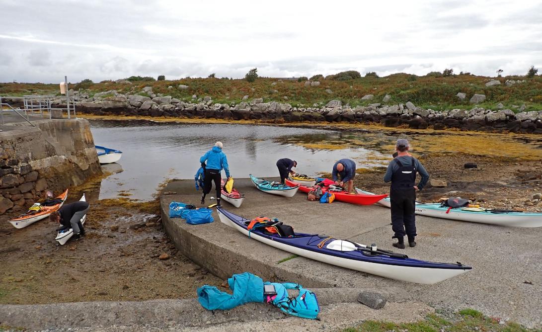 A group of people in kayaks on a dock

Description automatically generated