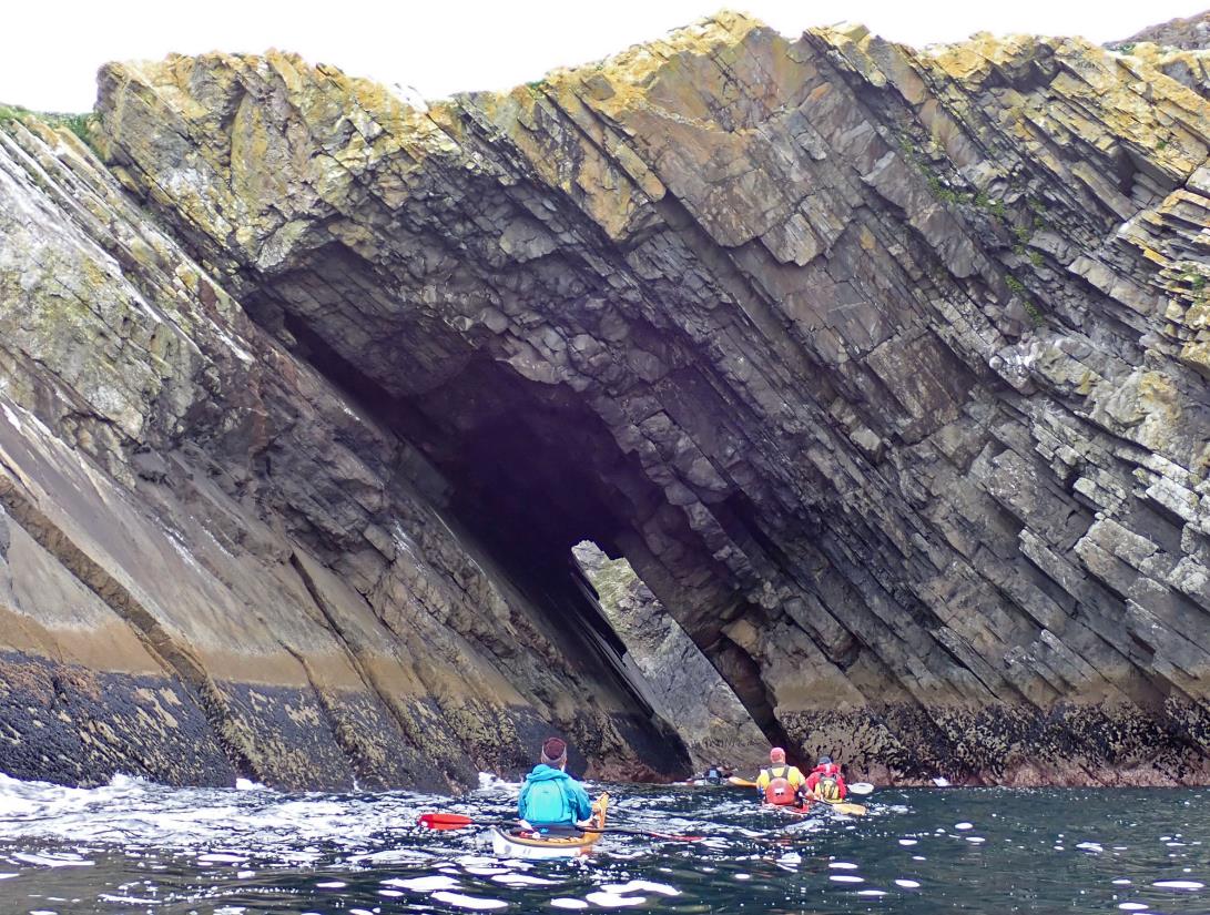 People kayaking in the water

Description automatically generated