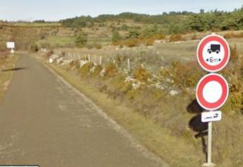 A picture containing text, outdoor, traffic sign, sign

Description automatically generated
