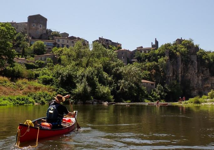 A person in a boat on a river

Description automatically generated with low confidence