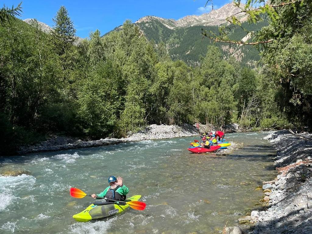 A group of people in kayaks on a river
Description automatically generated