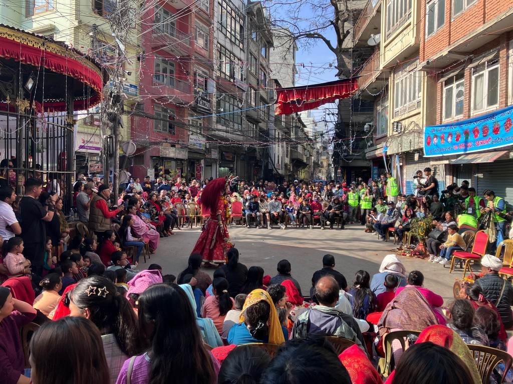 A crowd of people in a street

Description automatically generated