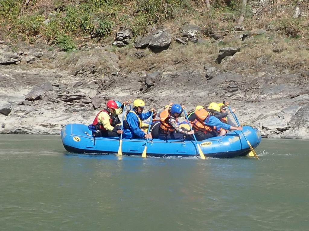 A group of people on a raft

Description automatically generated