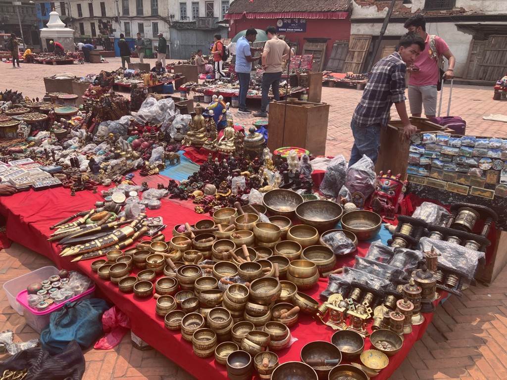 A group of people at a market

Description automatically generated